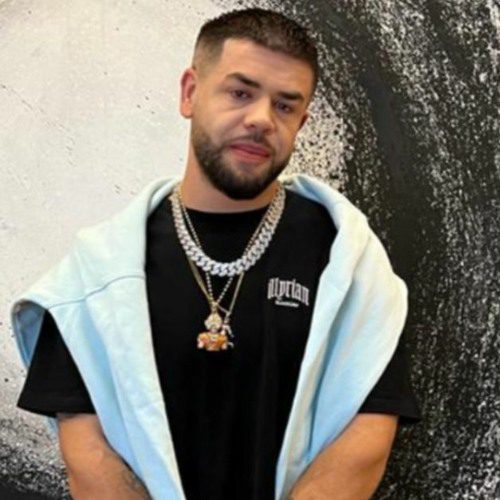 Pak para arrestimit në Shëngjin, Noizy përplaset me një person–i ofendoi rëndë vajzën