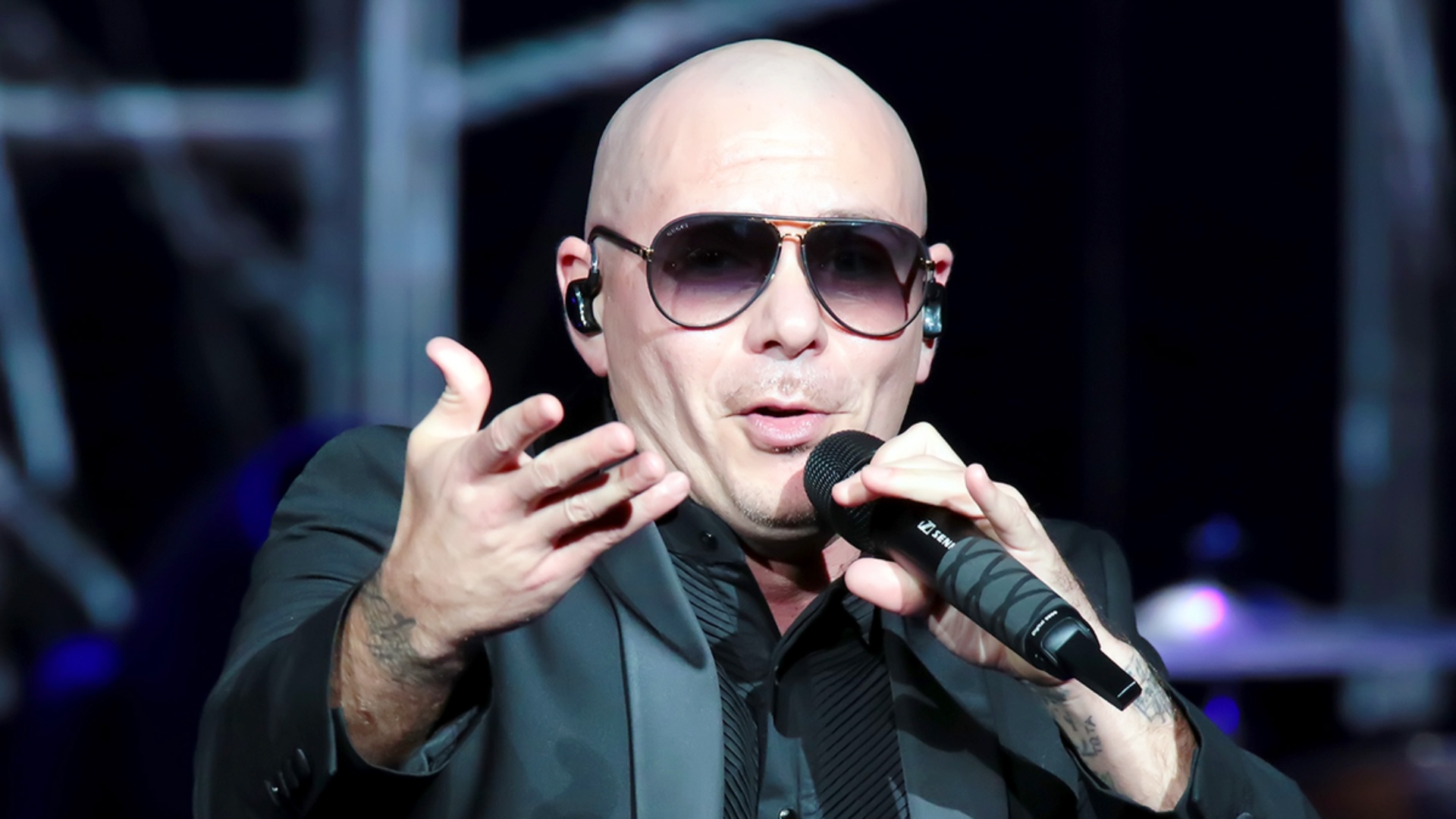 Pitbull njofton blerjen e të drejtave të emrit të një stadiumi në Florida!