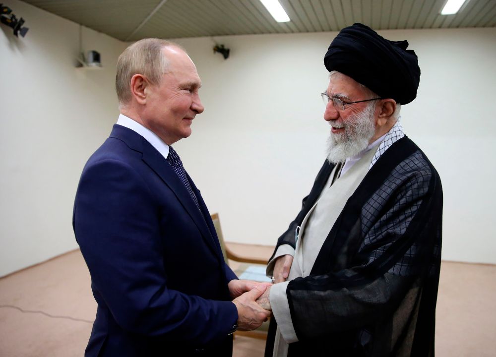 Putin i kërkon Khameneit: Sulmi i Iranit të shmangë civilët!