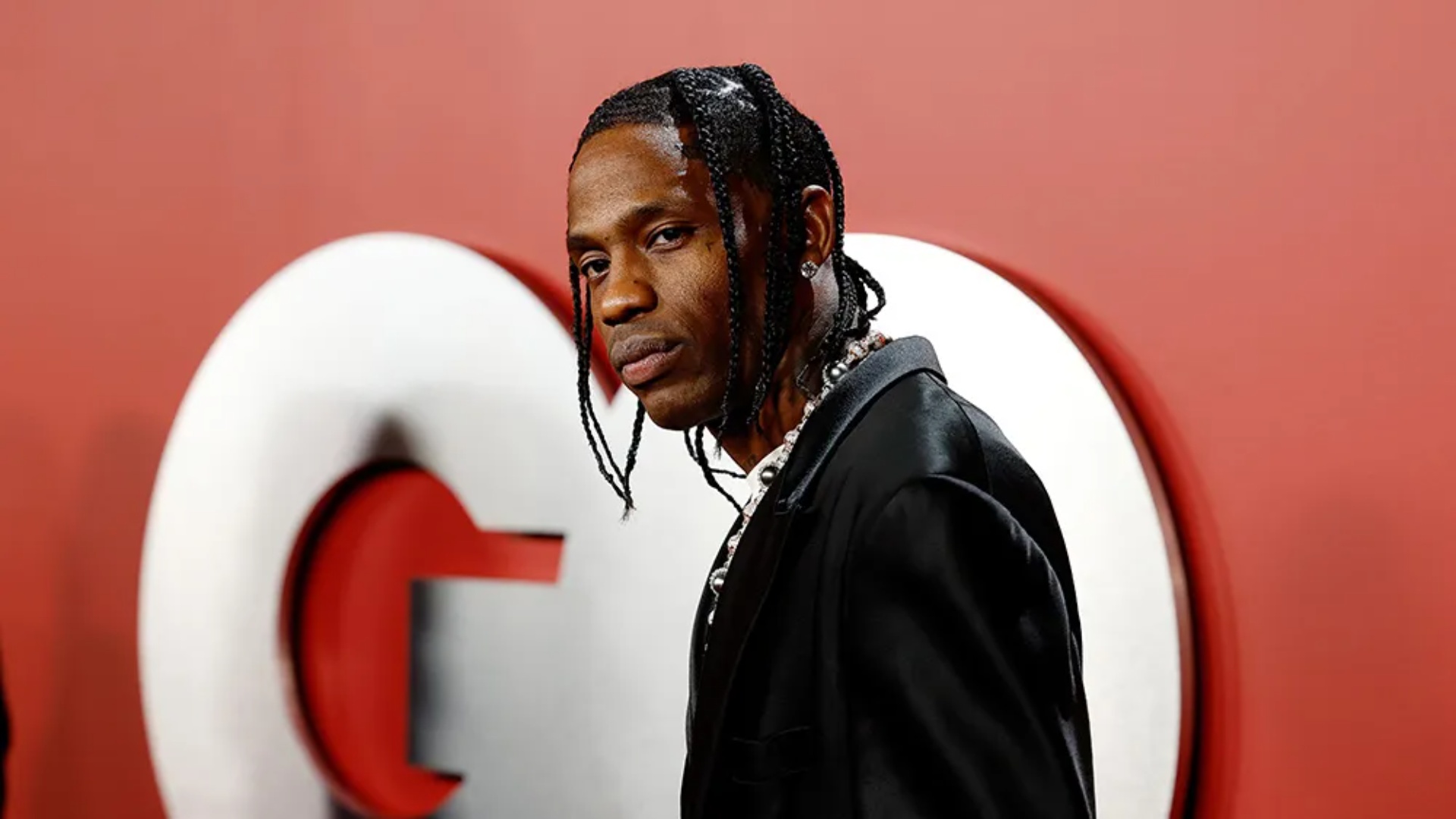 Travis Scott lirohet pas arrestimit të bujshëm në Paris!