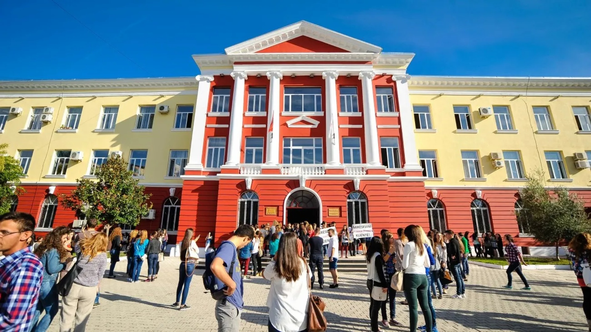 16 mijë aplikantë, mbyllet raundi i parë i regjistrimeve në Universitete!