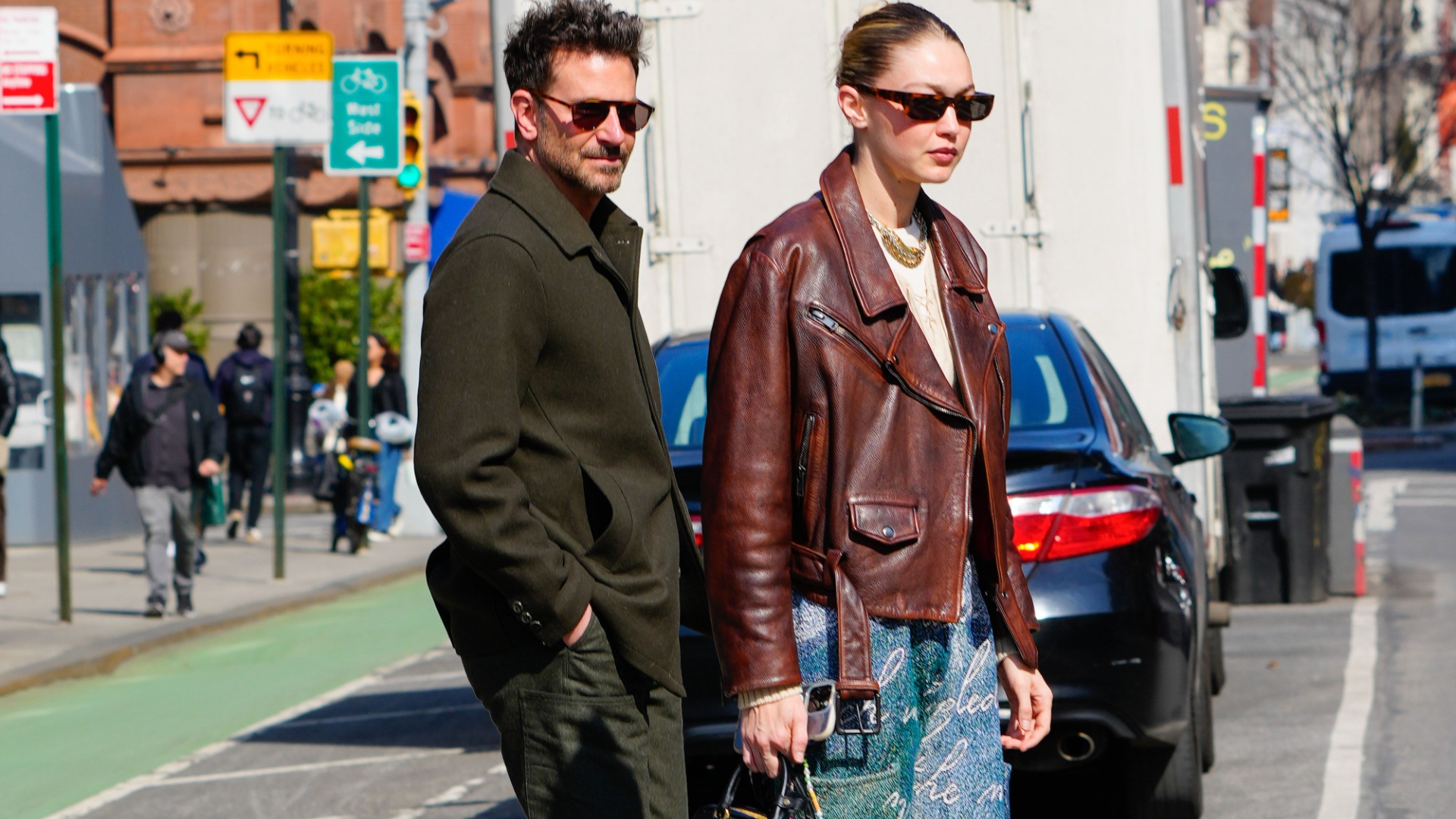 Arratisja e ëmbël e Bradley Cooper dhe Gigi Hadid!