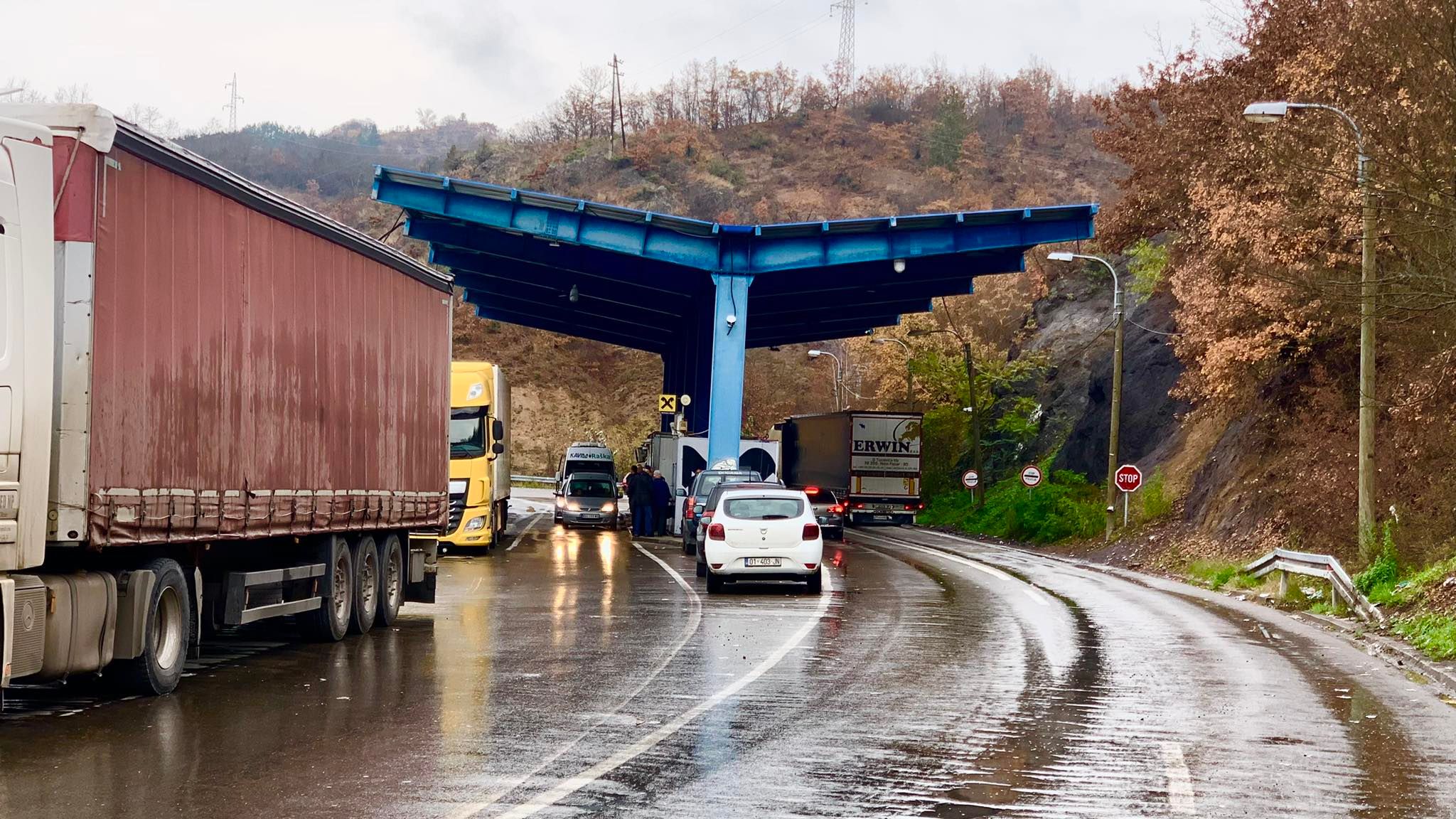 Bllokada serbe e kufirit Kosovë-Serbi, zhbllokohet Jarinja/Merdara e Bërnjaku, të mbyllura!