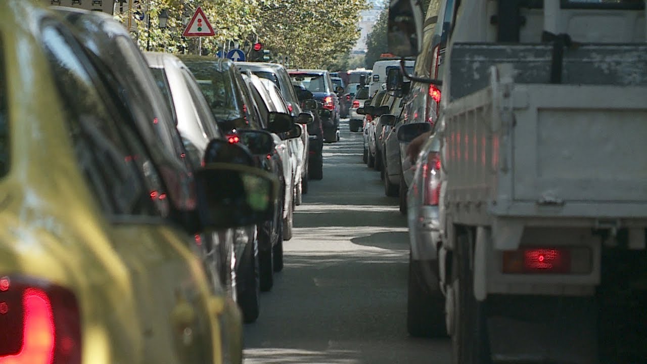 Kufizime në trafik për shkollat/ Bashkia nuk do lejojë lëvizjen e mjeteve të mëdha të hënën nga ora 07:00 deri në 09:00!