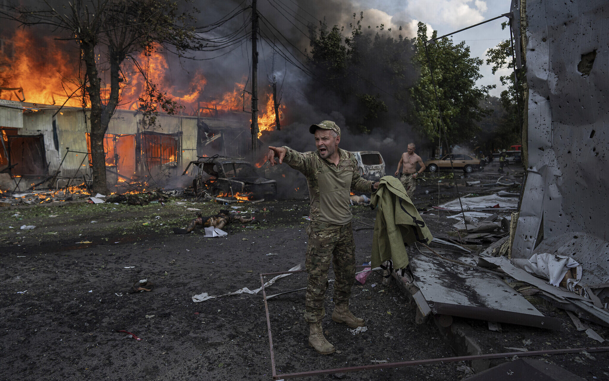 Rusia sulmon me raketa balistike një shkollë dhe një spital në Ukrainë, Zelensky: Janë vrarë 41 persona, 180 të plagosur!