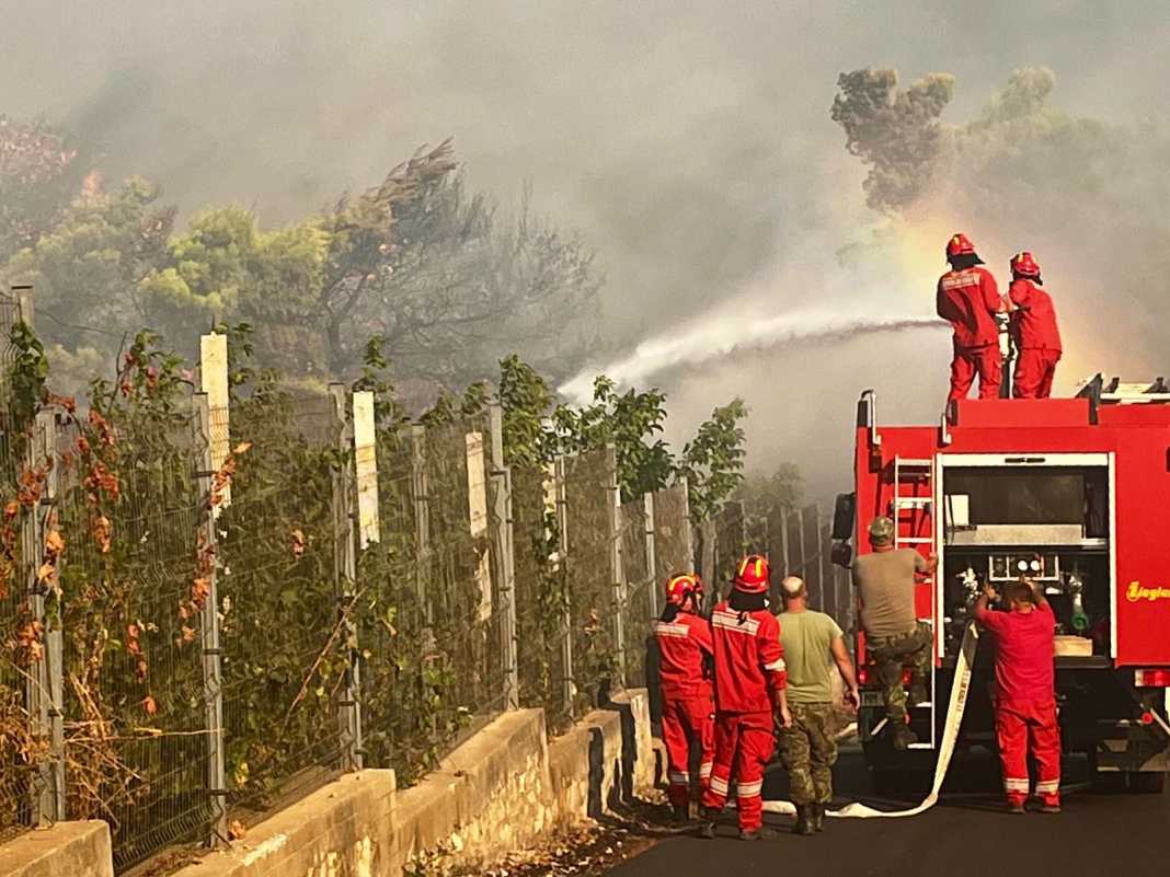 Shuhen 19 vatra, 6 mbeten ende aktive/ Ndërhyn helikopteri Cougar, zjarre në Kukës, Pukë dhe Delvinë!