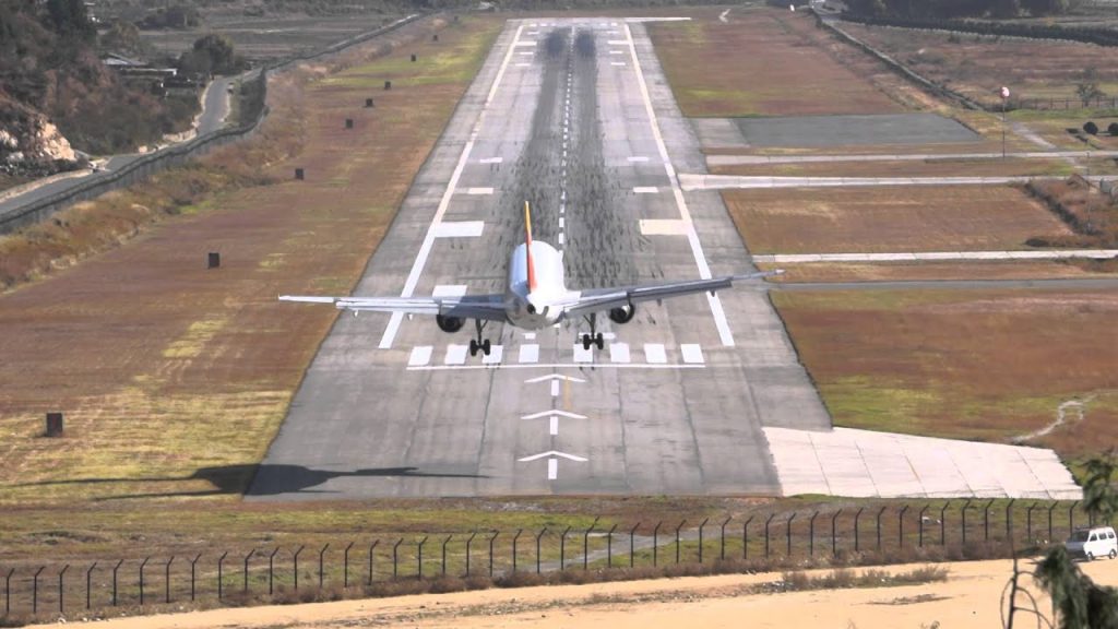 Vetëm 50 pilotë në botë mund të ulin avionët, ju njohim me aeroportin e Paros!