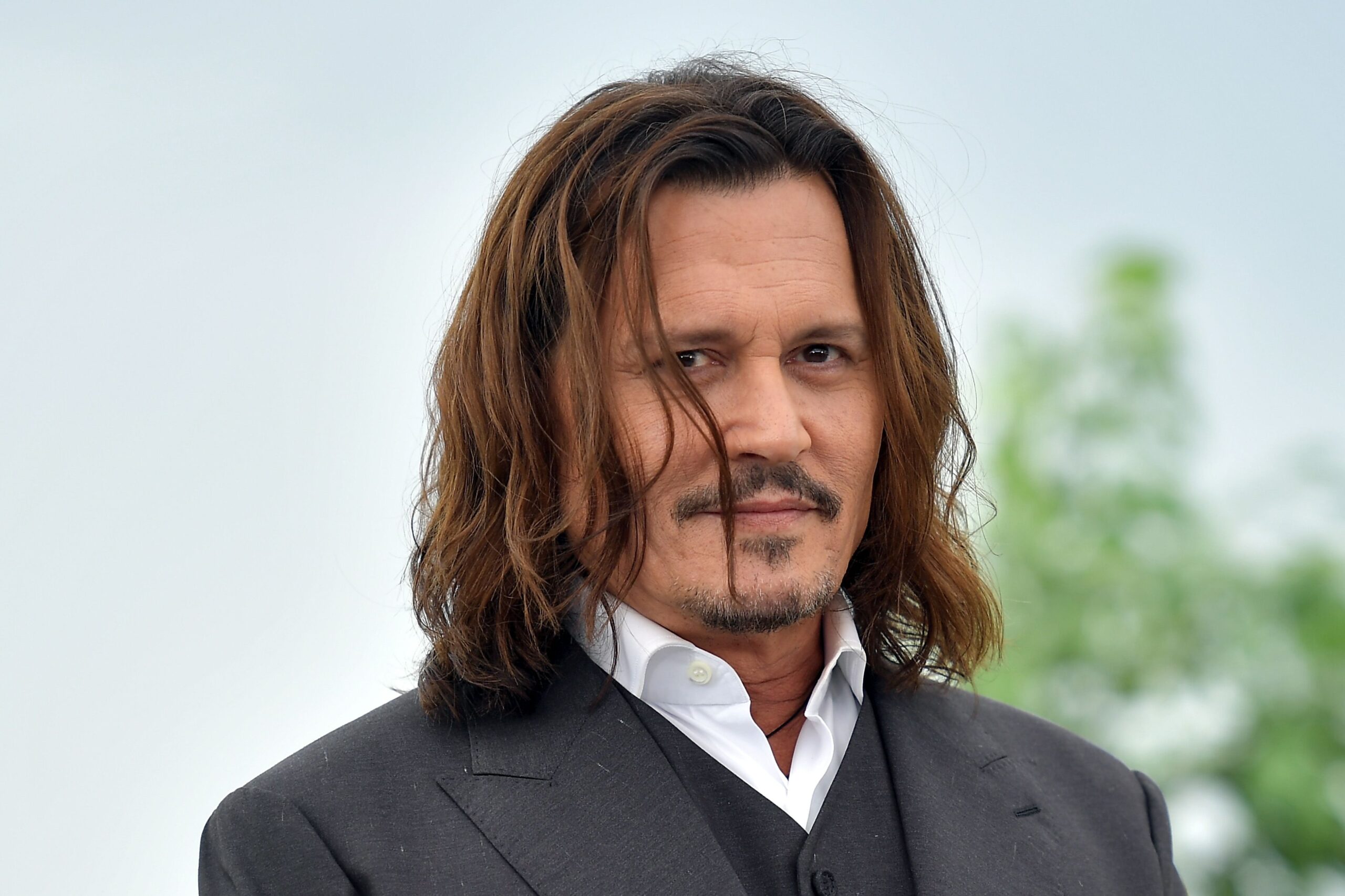 Johnny Depp rregullon dhëmbët pas kritikave në rrjet, pamja e re e aktorit…