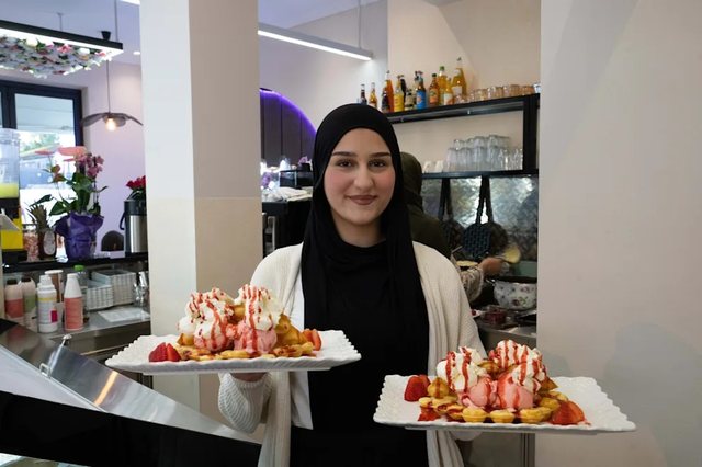 Çudit shqiptarja në Gjermani: ‘Në kafenenë time nuk lejohen burrat’