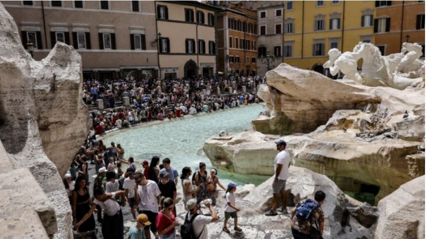 Turistët nuk do mund të hedhin më monedha në shatërvanin e Trevit, Roma prezanton masat e reja për vizitorët! Ja si do të funksionojë