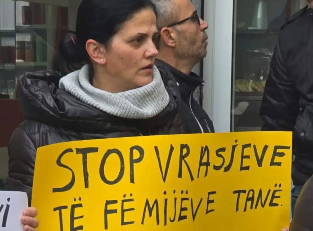 Vrasja e 14-vjeçarit Martin Cani, nis protesta tek “Fan Noli”!