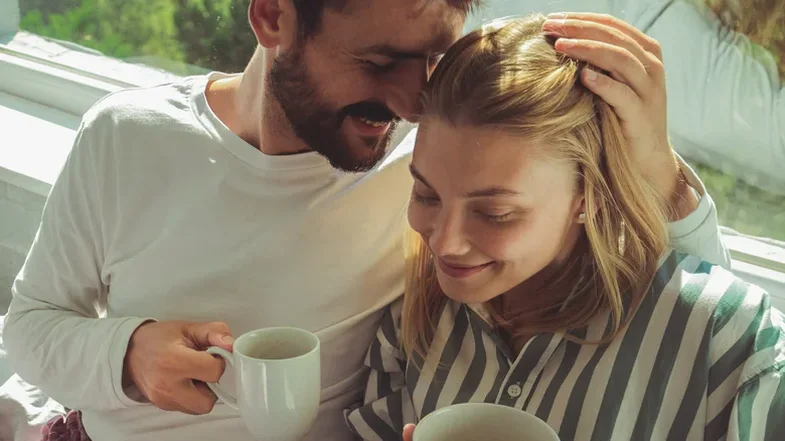 Pse nuk duhet të pini kafe para seksit